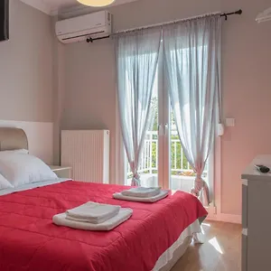 modern-style-home-near-the-train-station.hotels-of-thessaloniki.com/