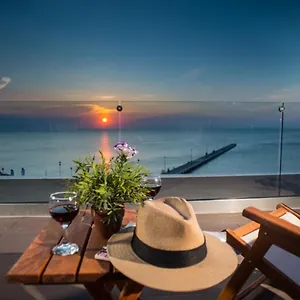 https://vento-di-mare.hotelschalkidiki.net